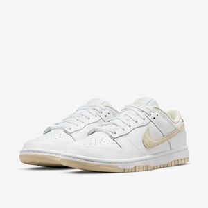 NIKE DUNK LOW - PEARL WHITE